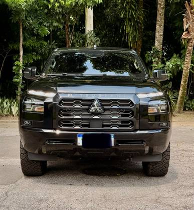 MITSUBISHI TRITON 2.4 BITURBO DIESEL CD HPE 4X4 AUTOMÁTICO